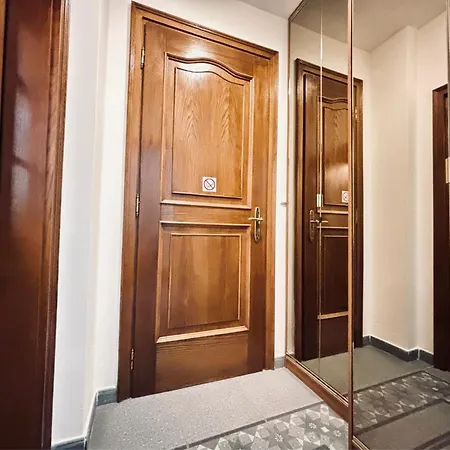 Poet's Theme Room, Free Parking Apartahotel Karlovy Vary